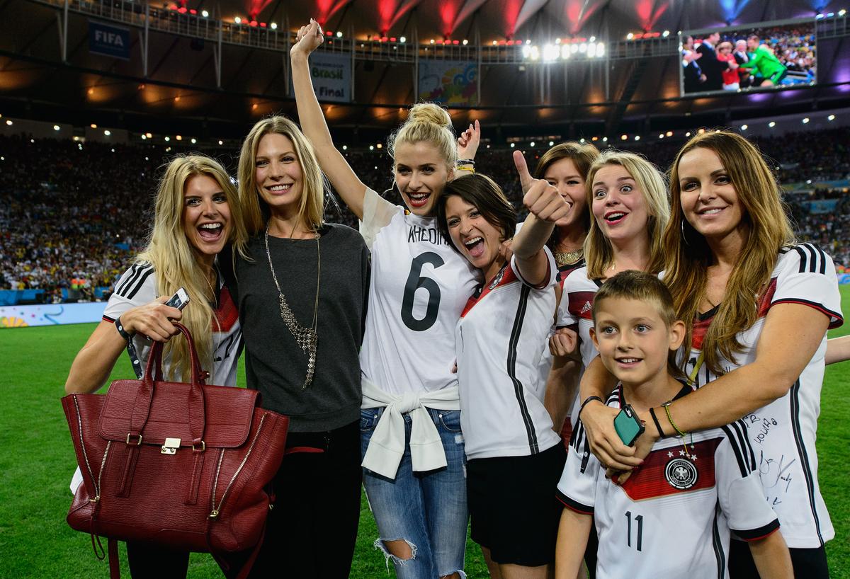 Germany Football Team’s Girlfriends and Wives: Miroslav Klose, Julian Draxler, Toni Kroos, Sami Khedira, Mesut Oezil, Bastian Schweinsteiger WAGs Celebrate World Cup 2014 Victory (+Photos)
