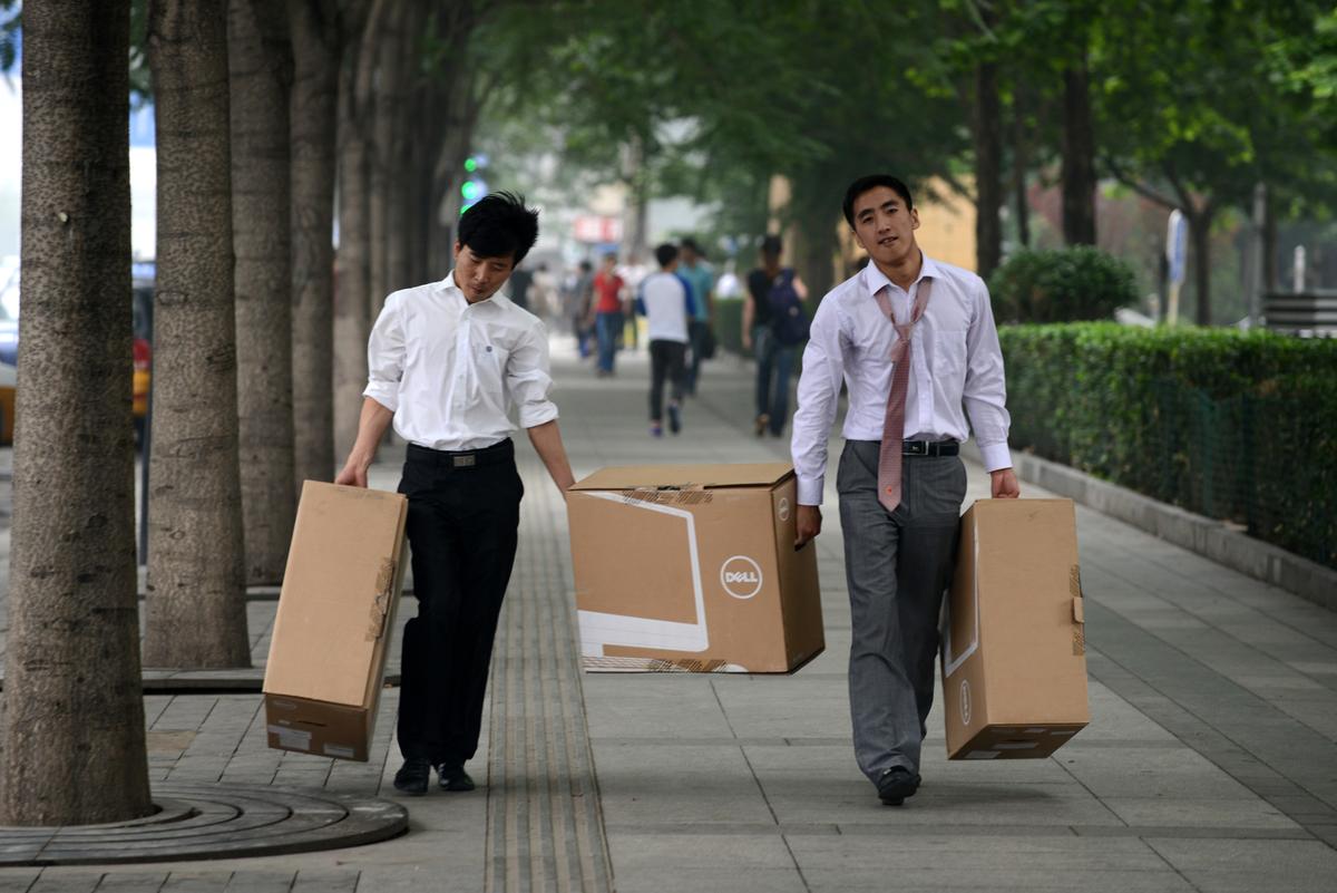 Almost Half of Chinese College Graduates Rely on Parents to Get By