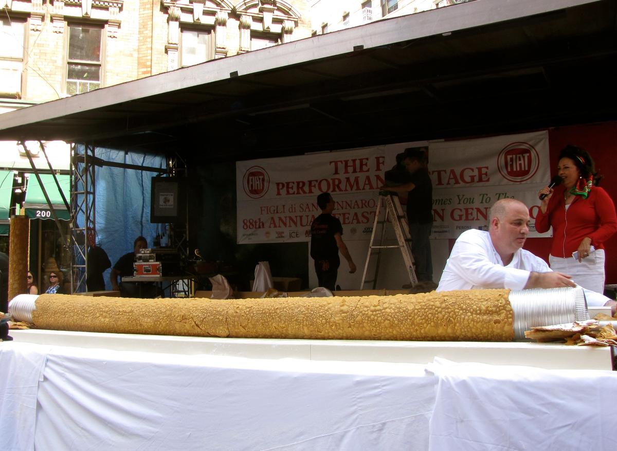 World’s Largest Cannoli Unveiled  (+Video)