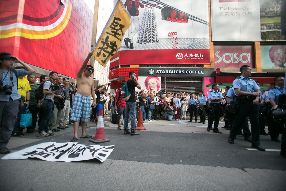 Protesters Comment on Clearing of Mong Kok in Hong Kong