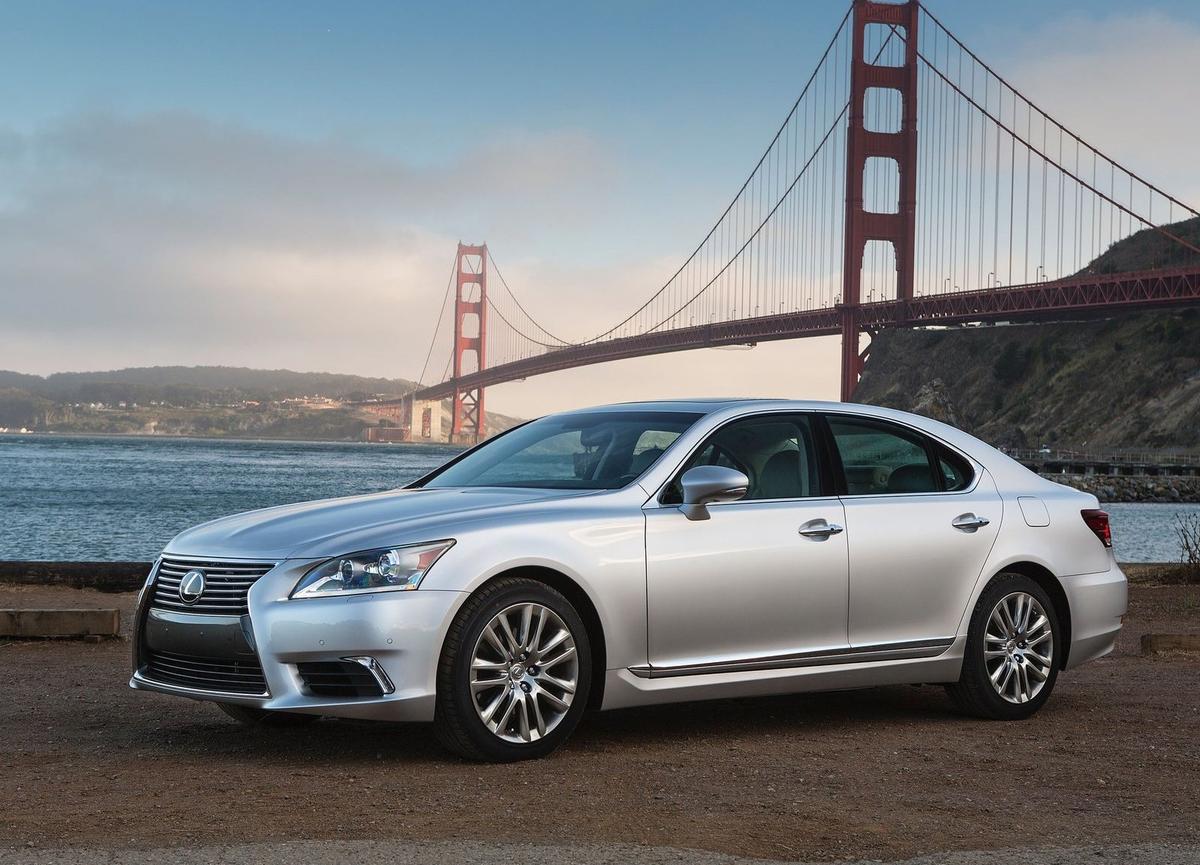 2014 Lexus LS 460 AWD: Better to Drive or Be Driven?