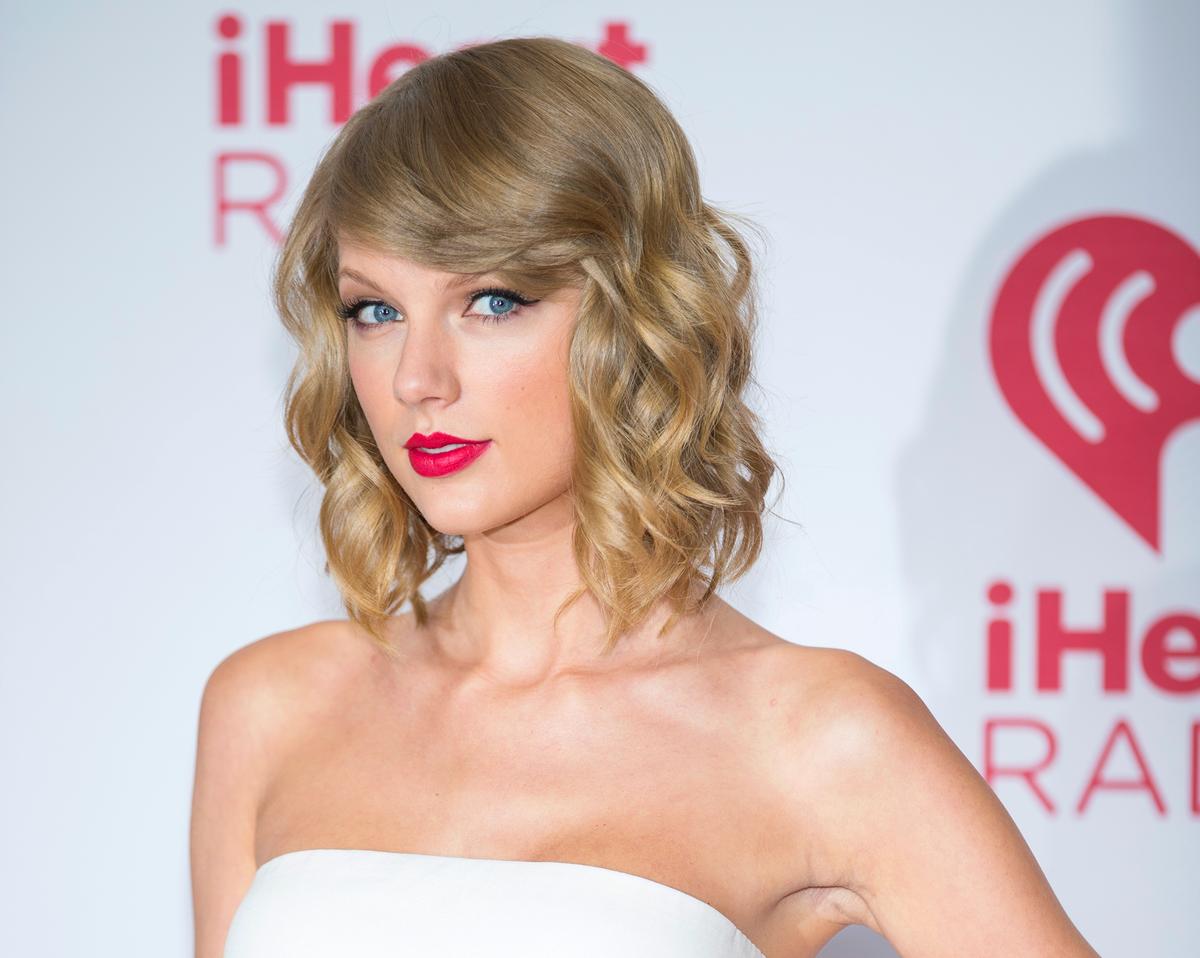 Artist Writes Viral Letter to Taylor Swift After Singer Steals Her Drawing
