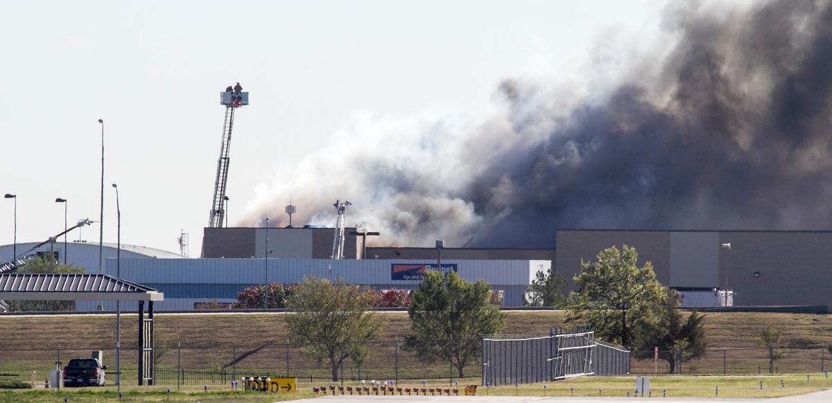 Plane Crashes at Kansas Airport, Killing 4