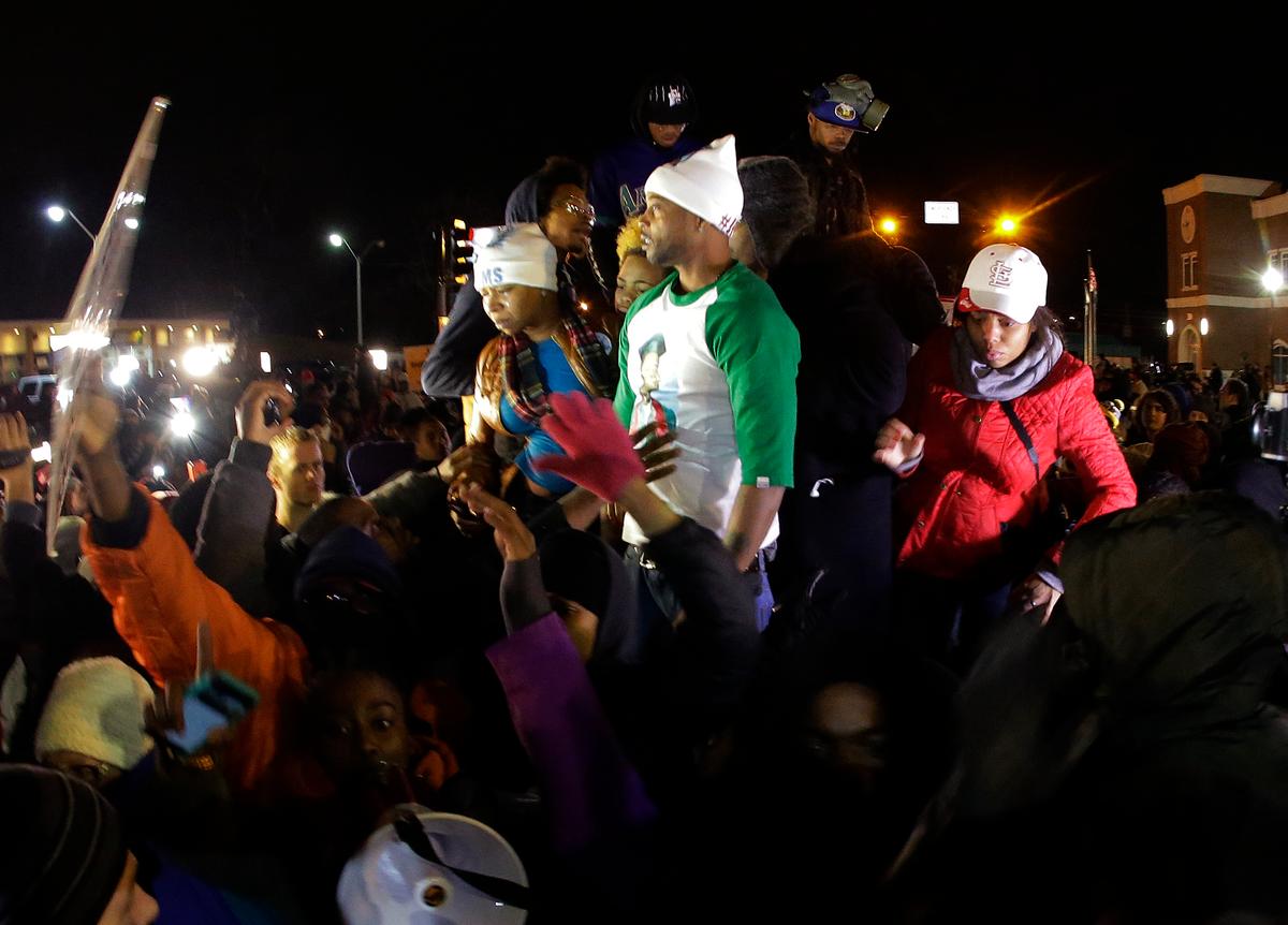 Riot Rumors: Los Angeles, Oakland (Fires), Chicago, New York City (Bridges), Seattle, Washington DC, Boston Get Ferguson Protests, More (Photos)