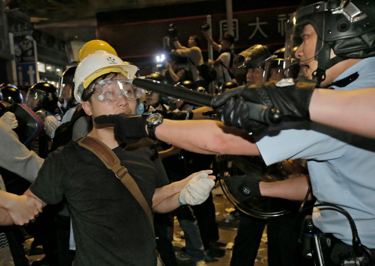 Hong Kong Police Arrest 116 at Occupy Central Protest Site