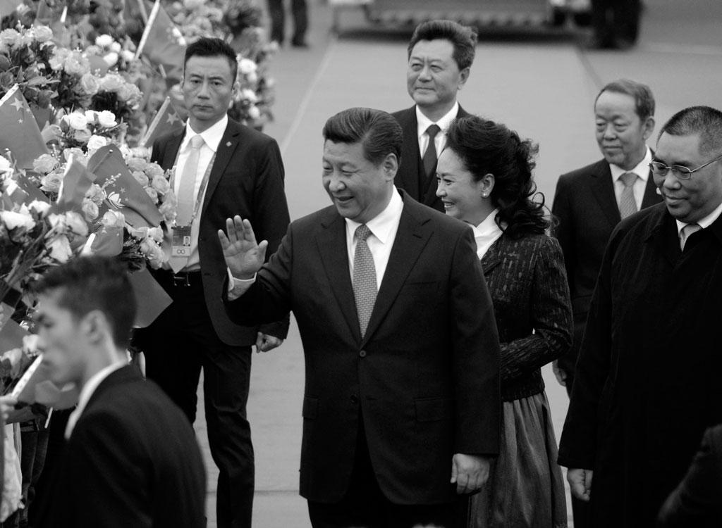 Raining? No Umbrellas Around Chinese Leader Xi Jinping, Please