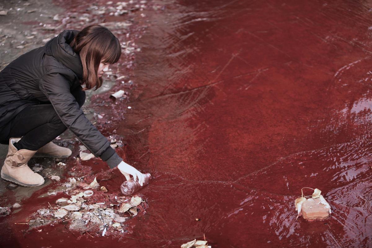 Pollution Forces Pregnant Women to Leave Chinese Village