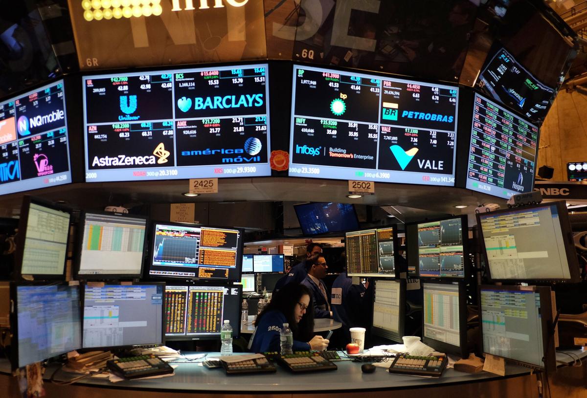 Bank of England Cautious About Raising Interest Rates