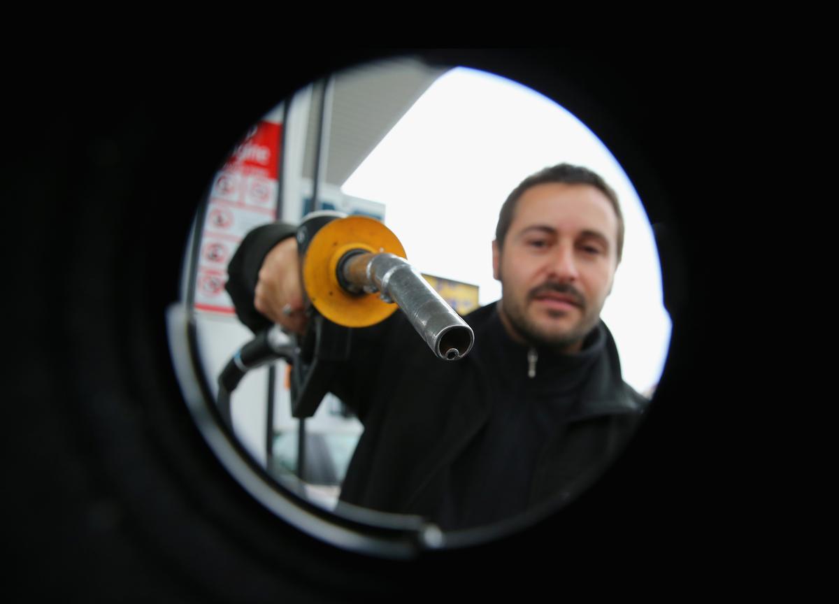 With Oil Prices Crashing, Are Consumers Really Benefiting?