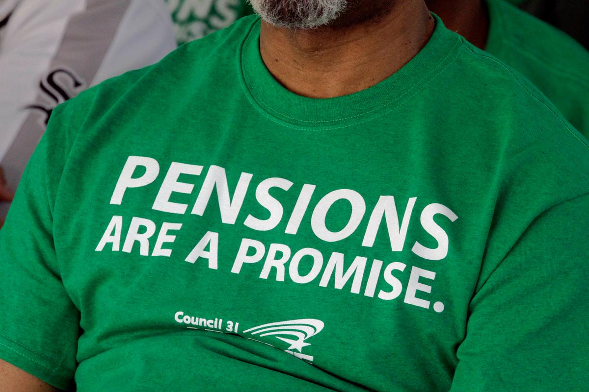 Illinois Justices Overturn State’s Landmark 2013 Pension Law