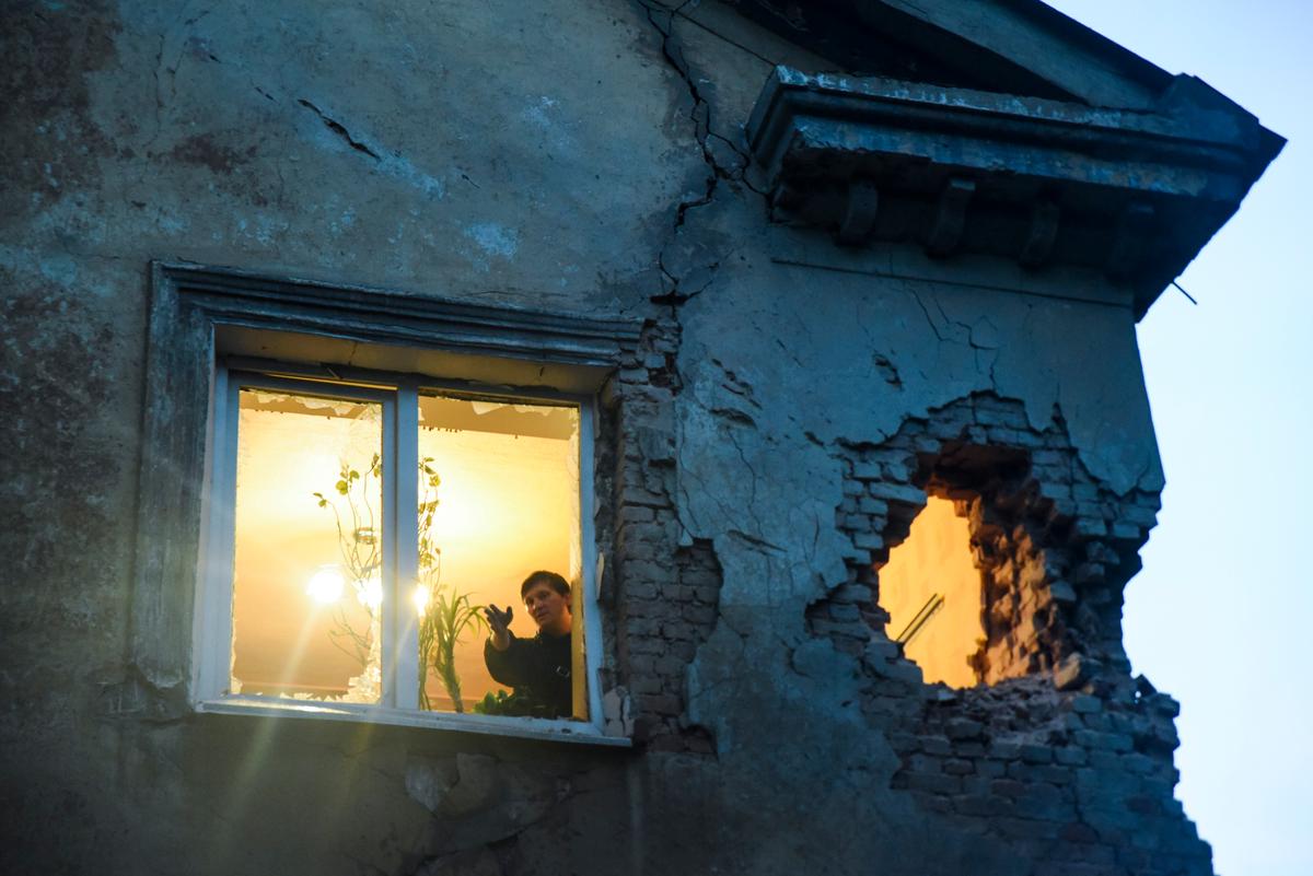 Ukraine Battle Tests Cease-Fire to Breaking Point