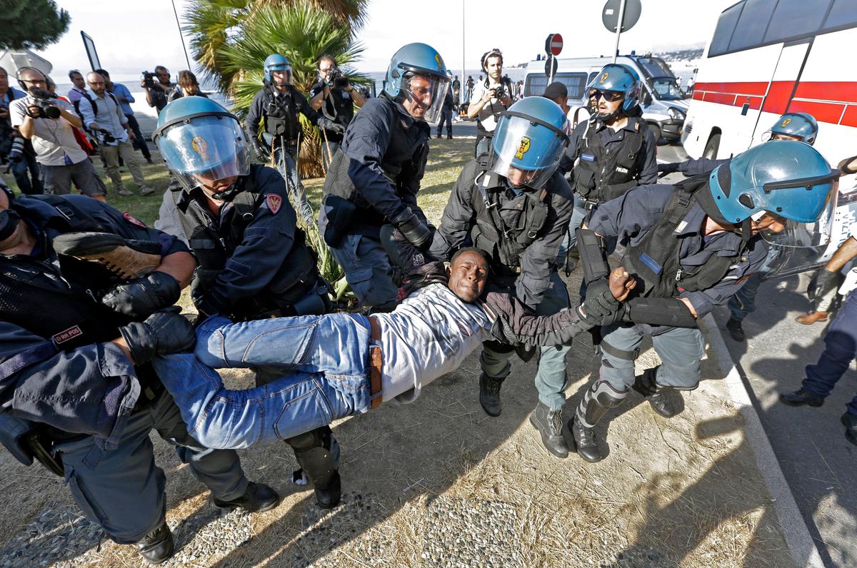 Police in Helmets Drag Migrants From French-Italian Border