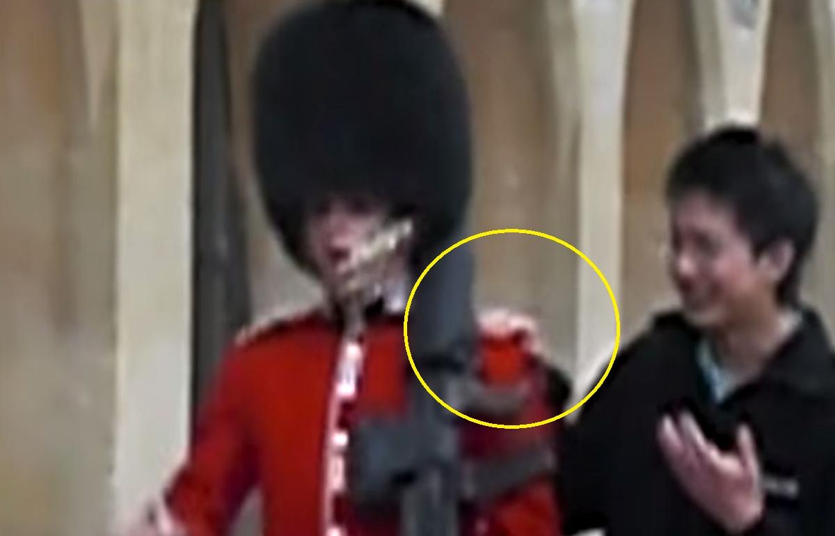 Clip: Don’t Touch the Queen’s Guard Soldiers Or Else