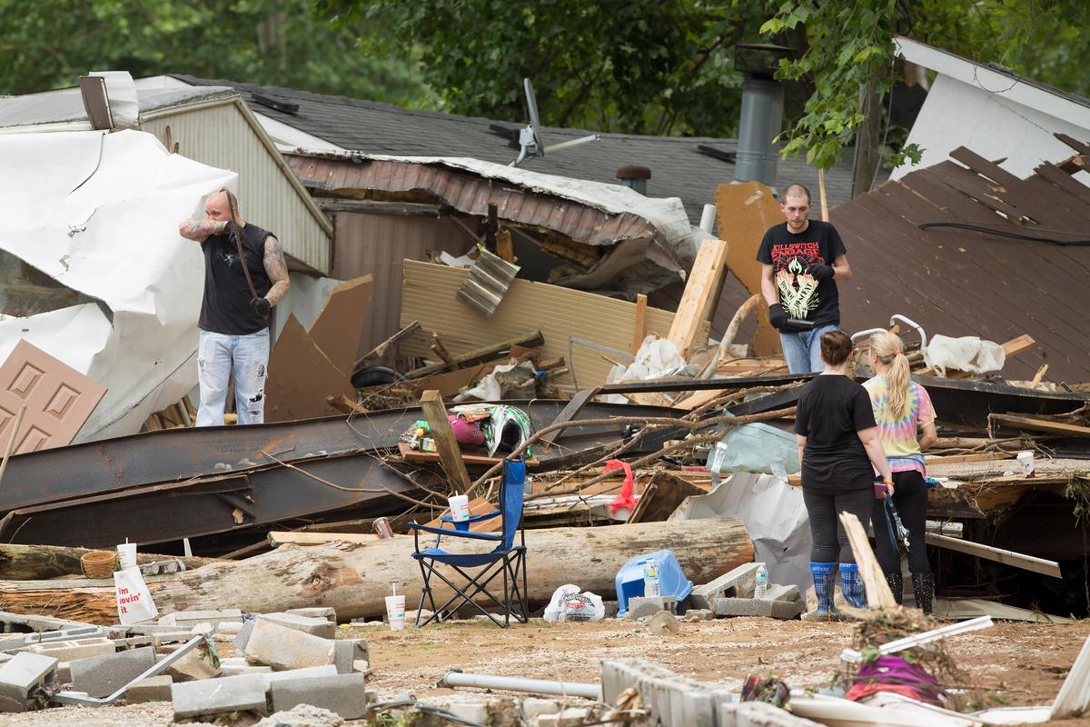 Mud, Rain, Debris, Hamper Search for Kentucky Flood Victims