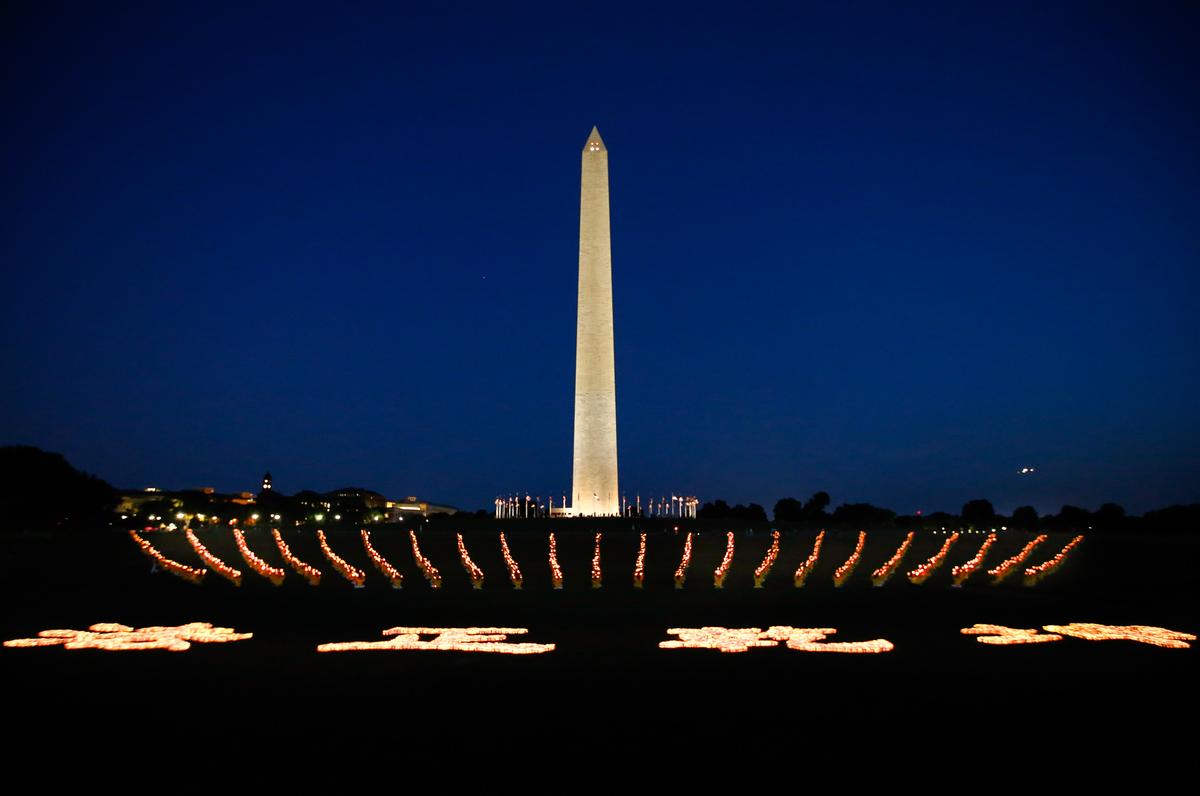 Twelve Thousand Candles Mark Sixteenth Washington Vigil for Falun Gong