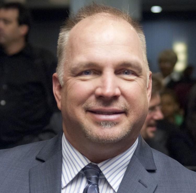 The Grapevine: Garth Brooks, Bruce Springsteen and Mick Jagger