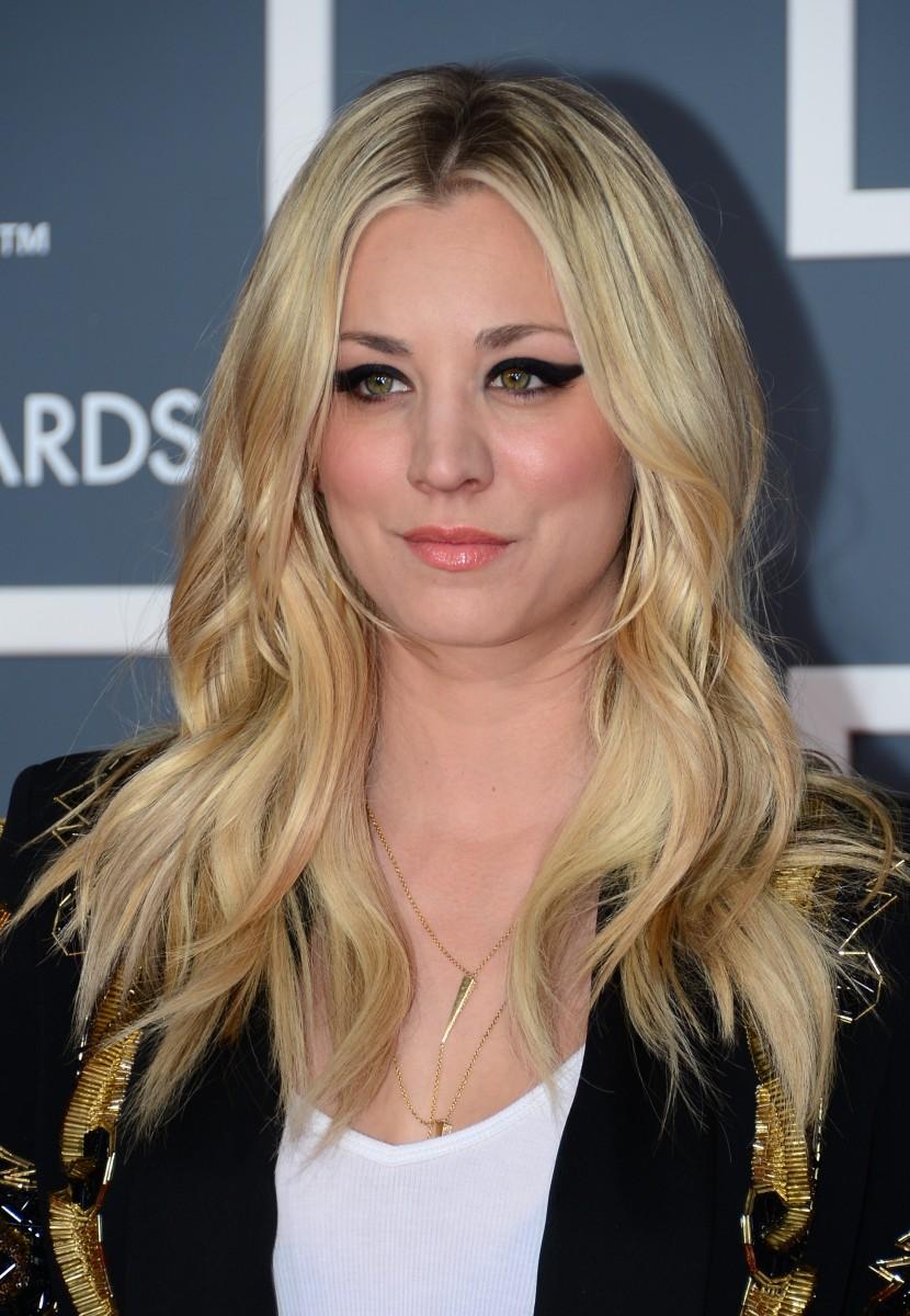 Kaley Cuoco: CBS Censors Star’s Tweets
