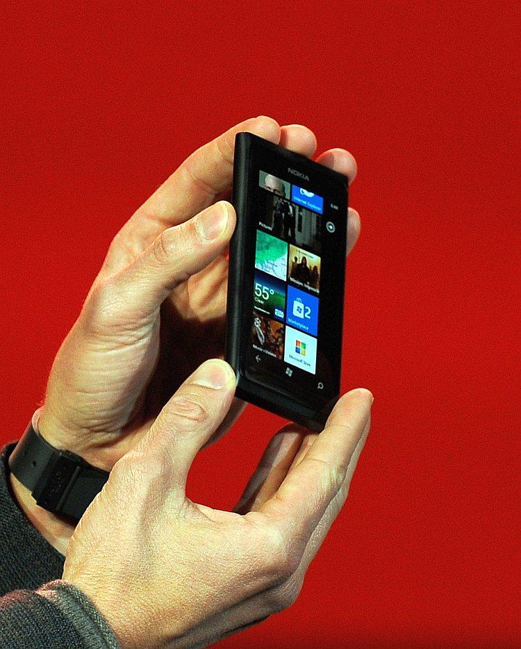 Nokia Aims to Alter Market With Lumia 900