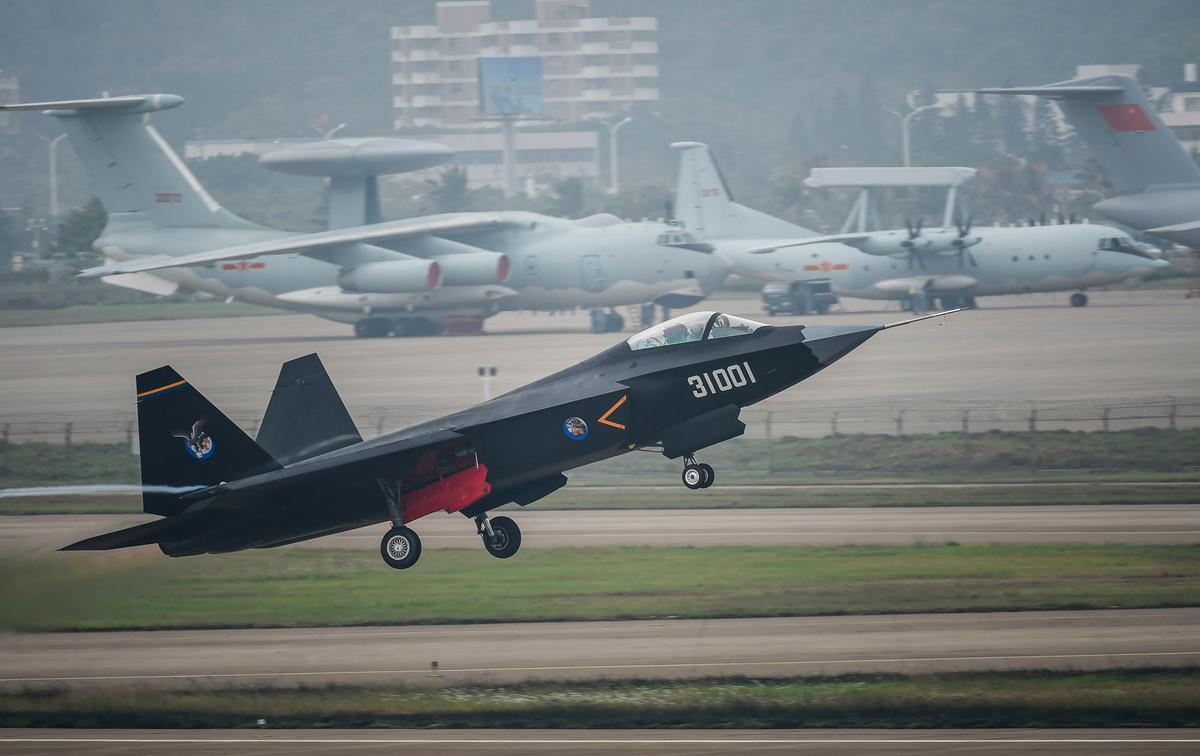 Chinese Military Tests New FC-31 Stealth Fighter Plane
