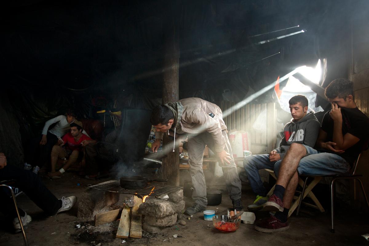 Eye-Oppener: Struggle of Migrants in France Through the Lens of Photographer Emilio Morenatti