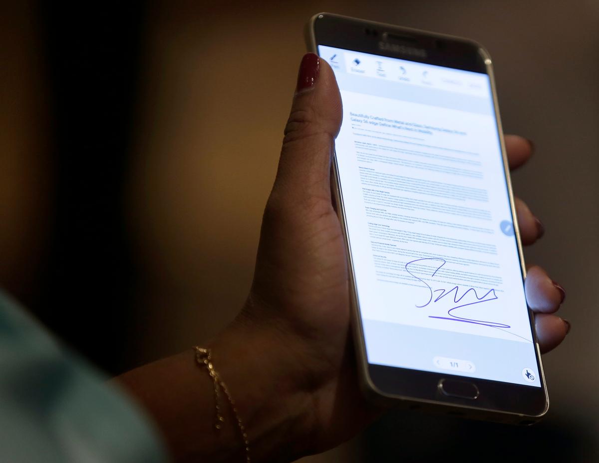 2 Jumbo Phones From Samsung Ahead of Expected New iPhone