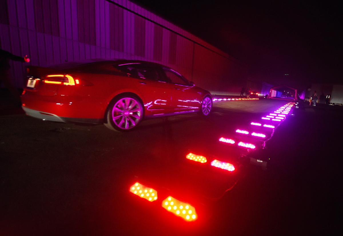 England to Test Roads That Charge Your Electric Car While It Drives