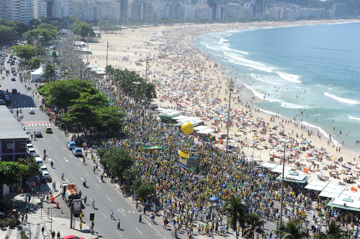 Partygoers Leave 10 Tons of Trash on Virginia Beach