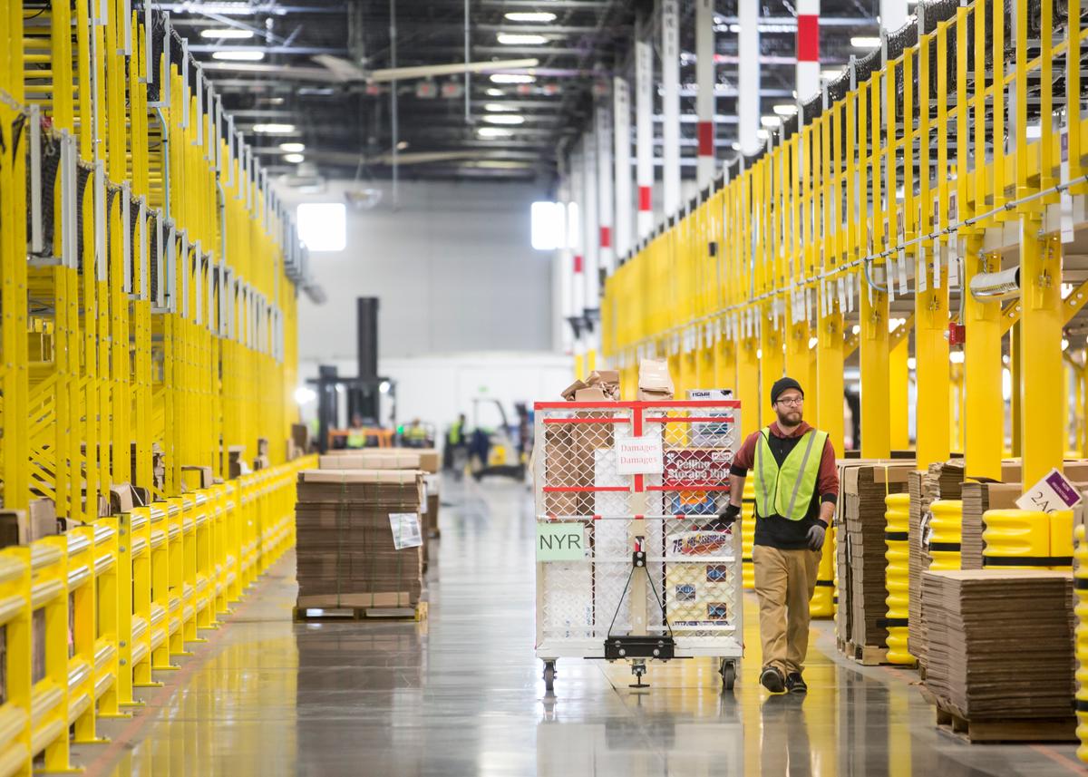 Amazon Gets Illinois Tax Credits Despite Calls for Review