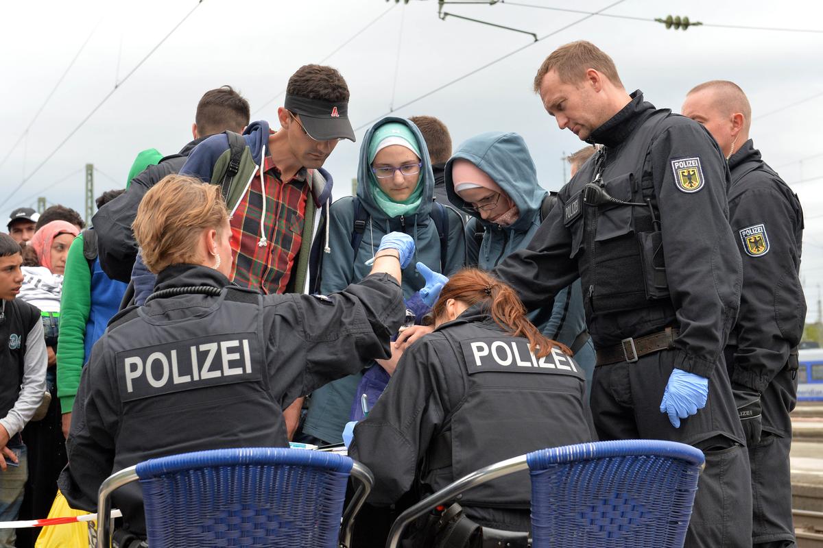 German Border Checks Add Urgency to EU Refugee Debate
