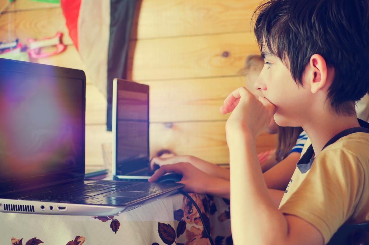 Screen Time for Kids: 5 Ways for Parents to Manage Technology at Home