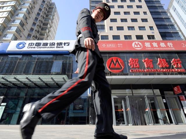 Banks in Beijing. The public expressed skepticism over the accuracy of economic data recently released by the Chinese regime. (Liu Jin/AFP/Getty Images)