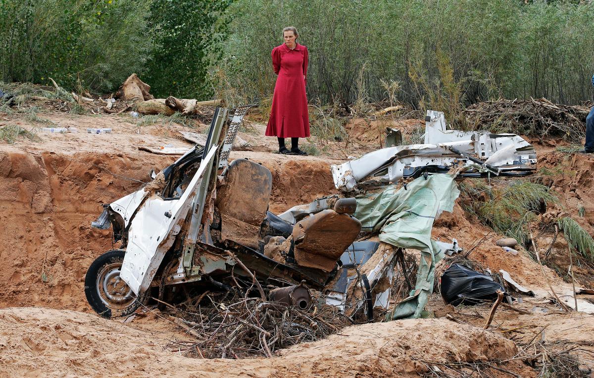 Floodwaters Trap Hikers, Carry Away Cars in Utah, Killing 16
