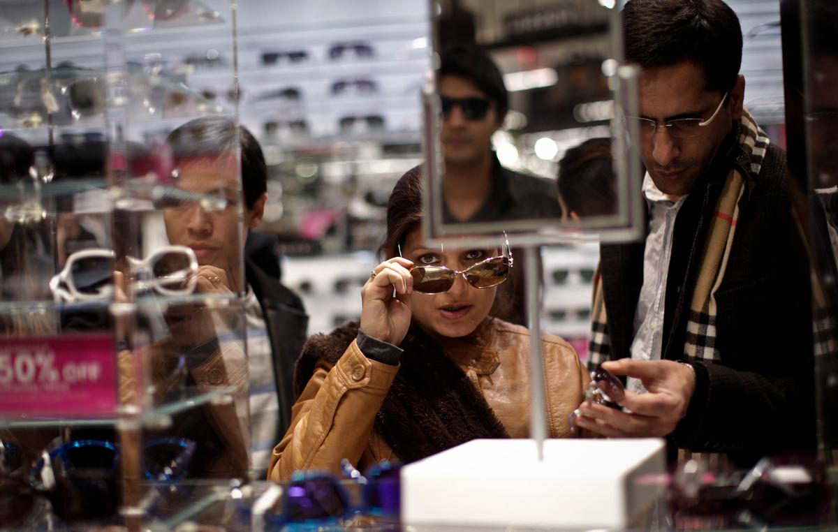 Macy’s Plans to Add 85K Seasonal Holiday Hiring Workers