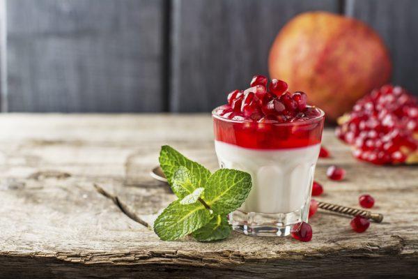Pannacotta with pomegranate jelly (AnnaIleysh/iStock)