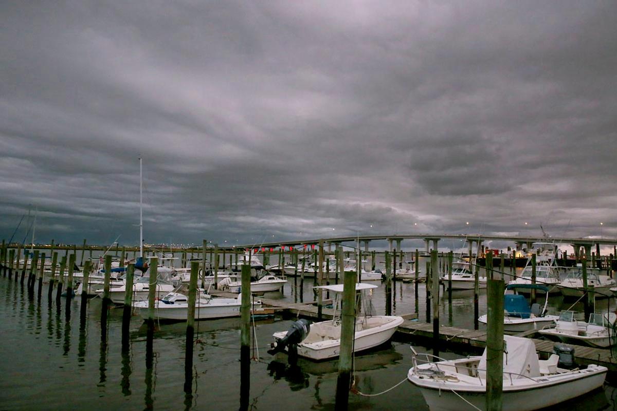 Hurricane Joaquin Sweeping Across Central, Eastern Bahamas