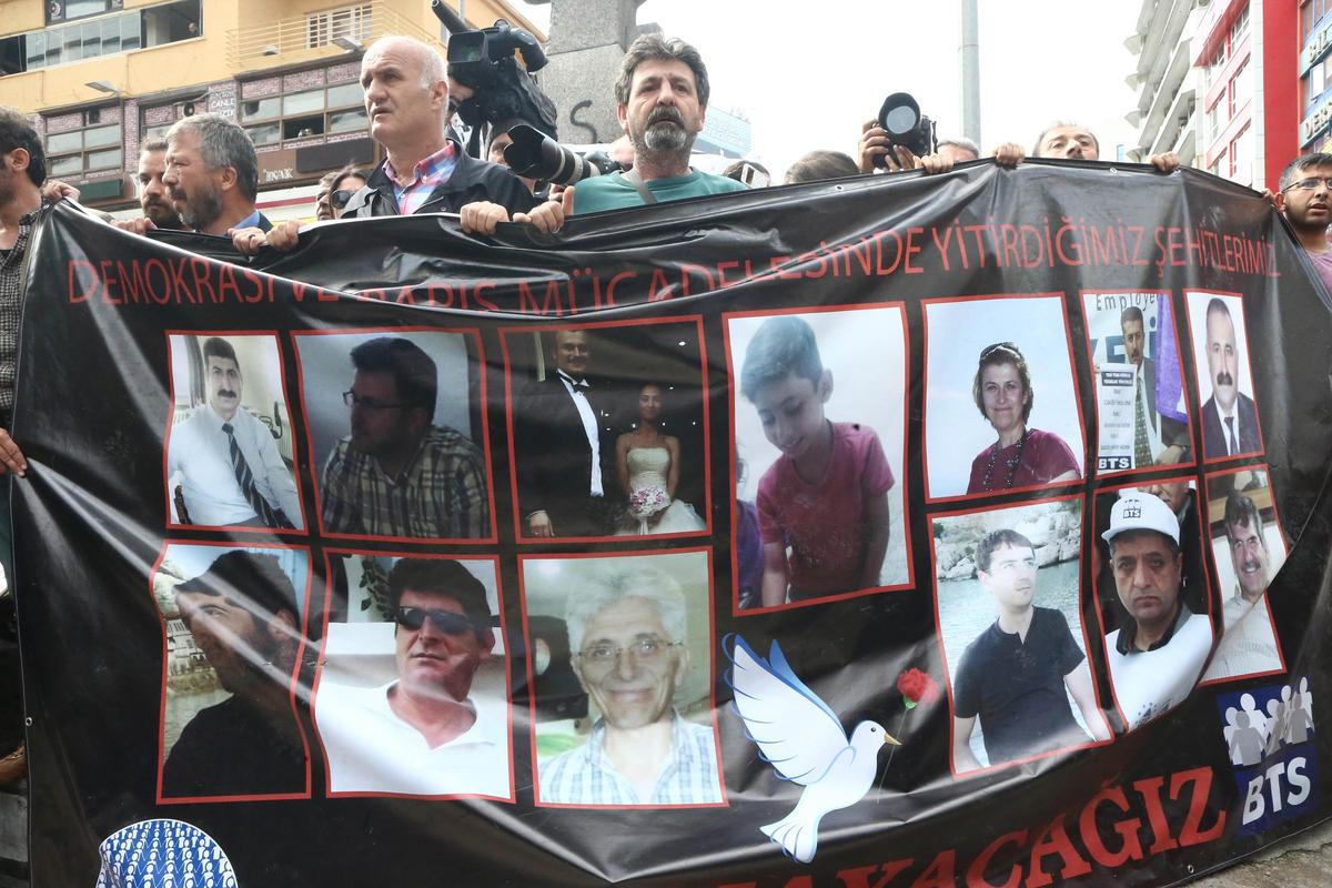 Turkey Bans Rally by Activists Mourning Colleagues