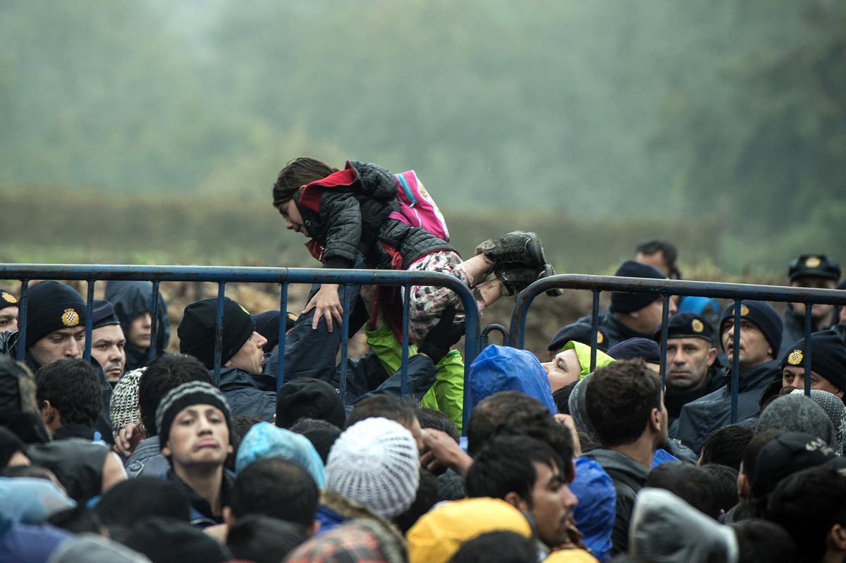 Thousands Rush Across as Croatia Opens Border With Serbia