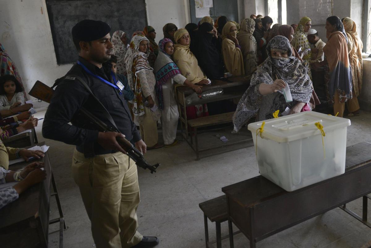Armed Clashes at Local Polls Leaves 11 Dead in Pakistan