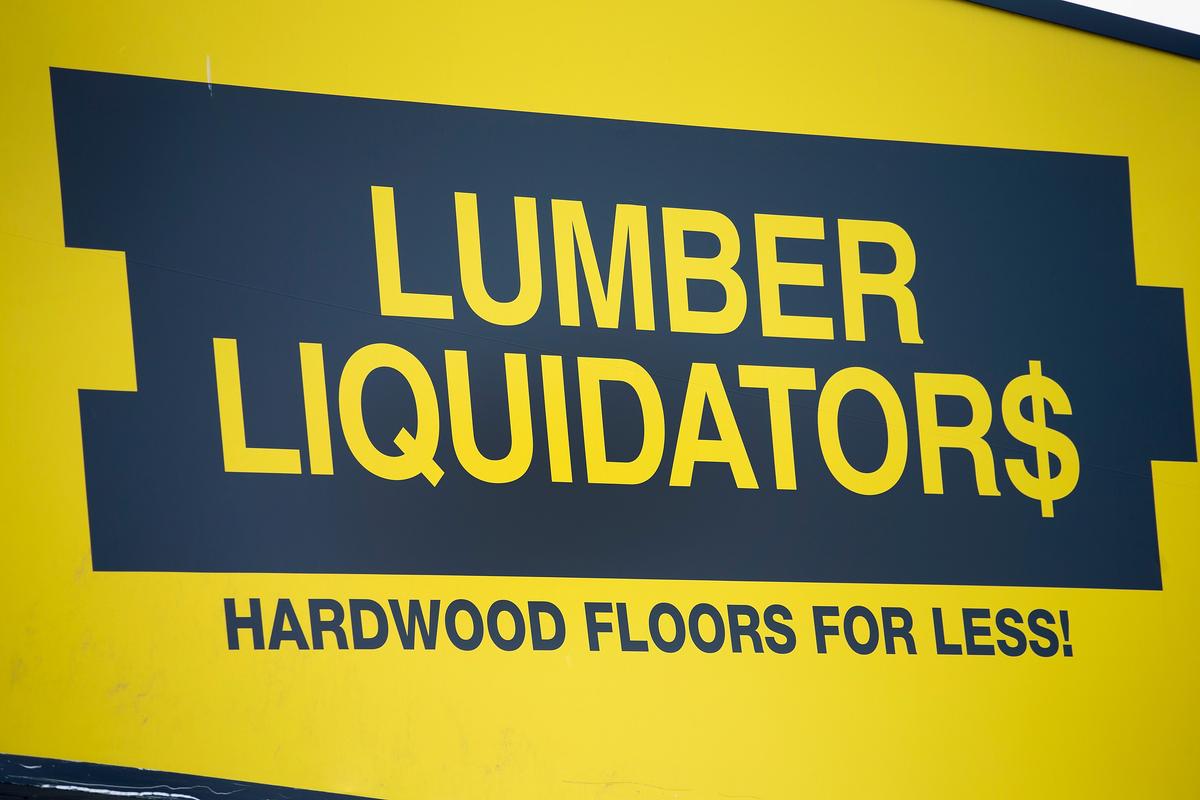 Lumber Liquidators Names New CEO, Continues Sales Struggle