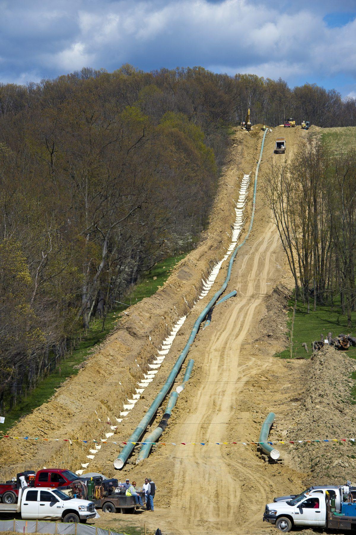 Workers lay the pipes of a gas pipeline outside the town of Waynesburg, Pa., in April 2012. (MLADEN ANTONOV/AFP/Getty Images)