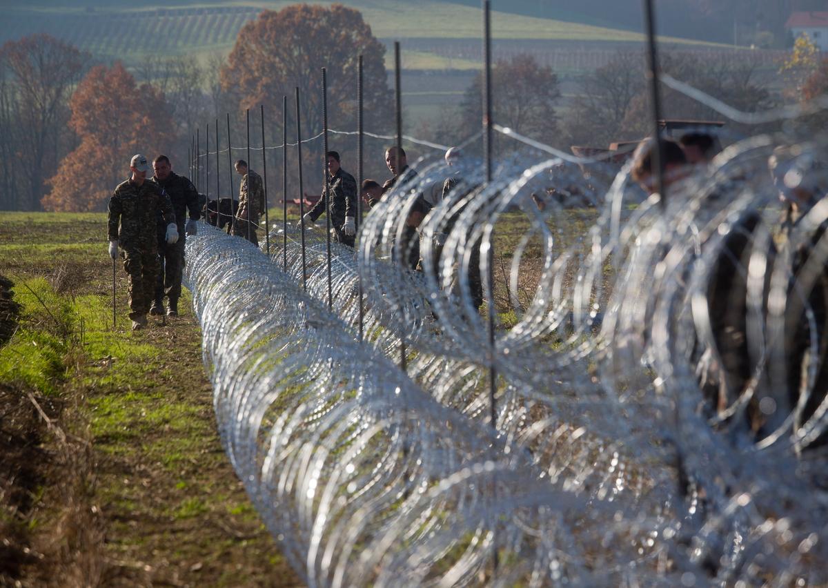 Slovenia Starts Building Migrant Fence at Border to Croatia