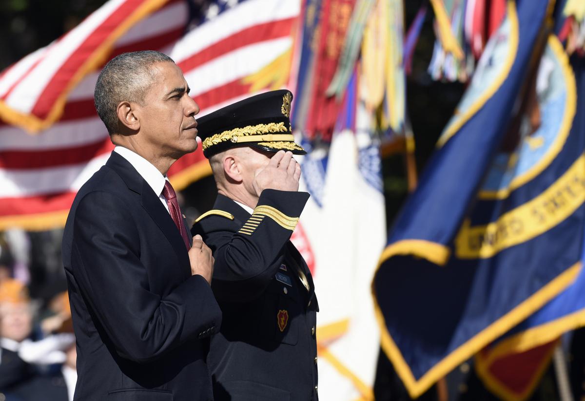 Obama Visits Arlington National Cemetery to Honor Veterans