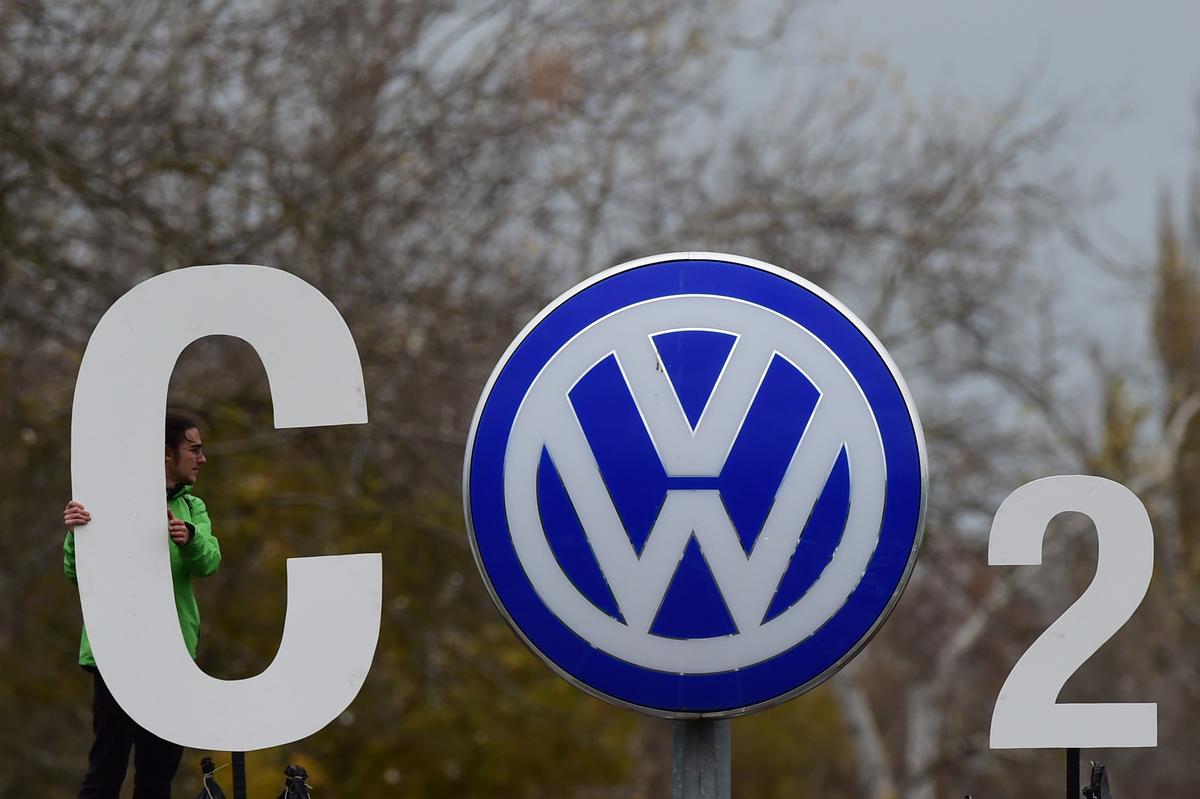Volkswagen Weighs Finances as It Prepares to Present US Engines Fix