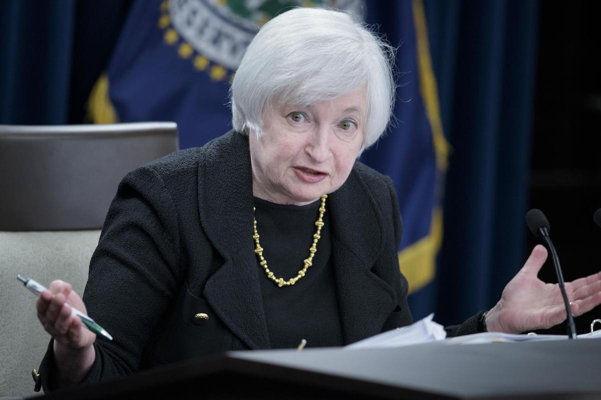 Fed Chair Yellen Defends Low-Rate Policies