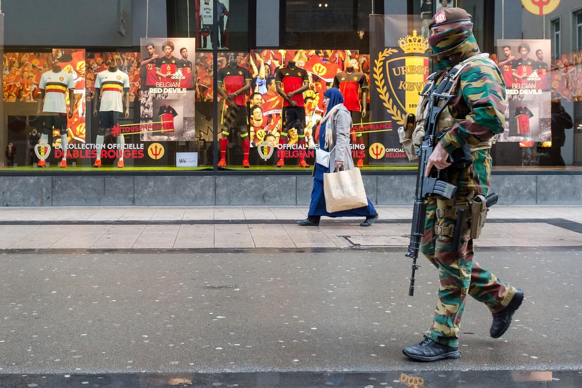Belgium: Manhunt Ongoing for Paris Suspects, Brussels Schools Reopen