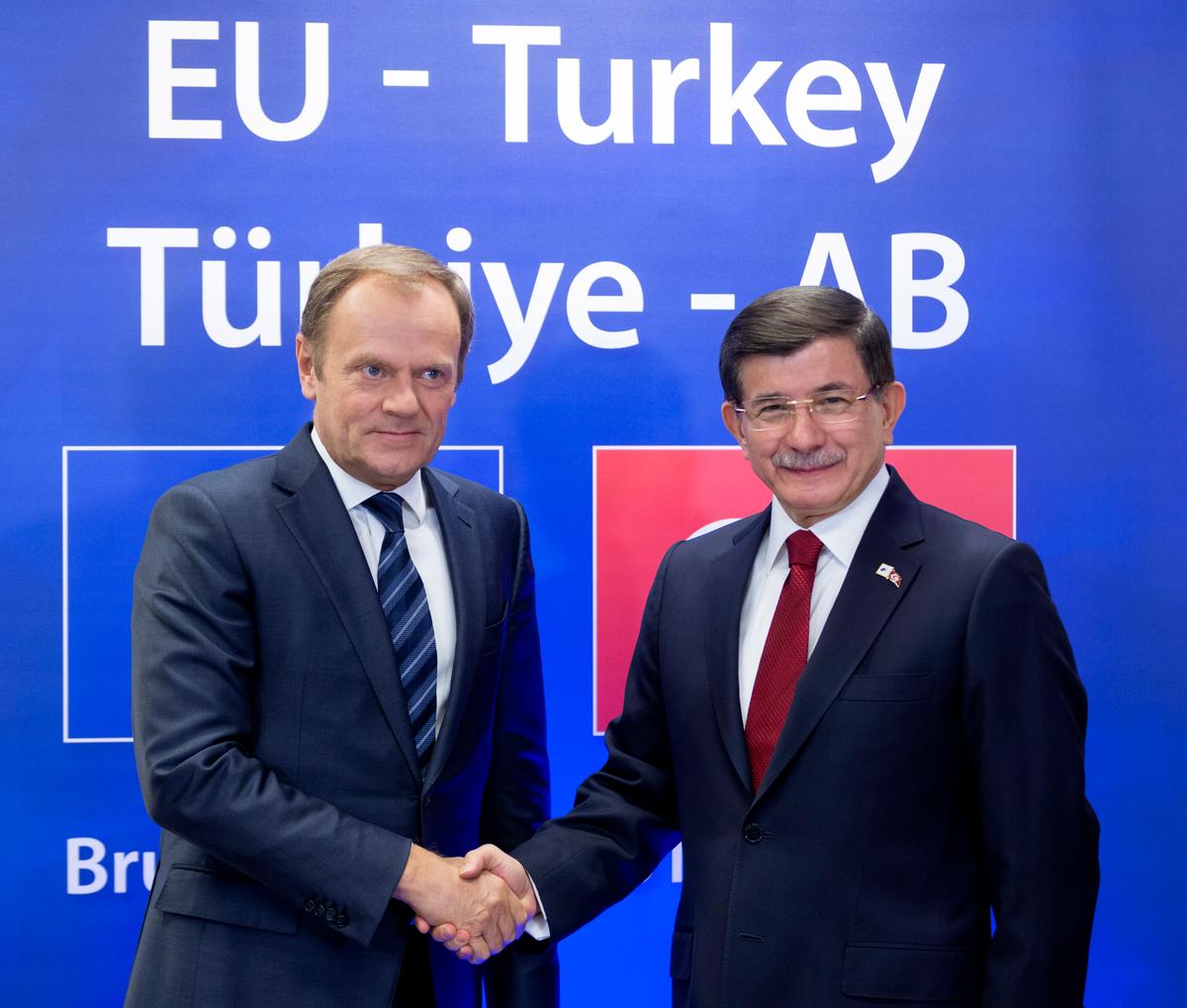 EU, Turkey Seek Better Relations at Emergency Refugee Summit