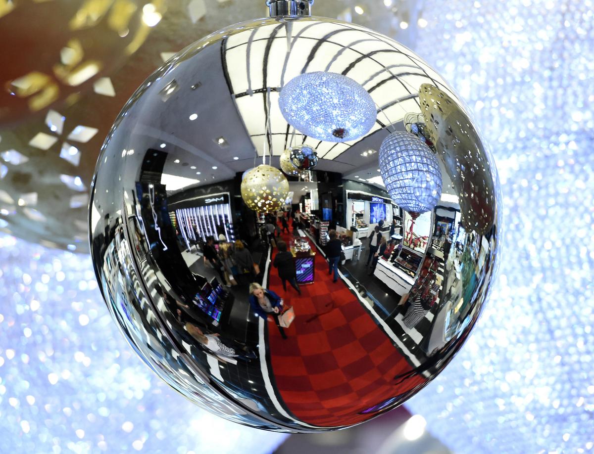 Black Friday Store Sales Fall as Americans Buy More Online