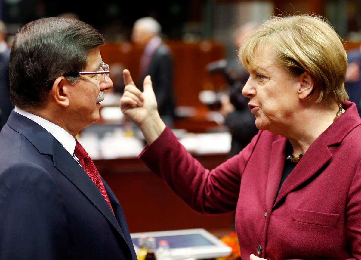 Merkel in Turkey for Migrants Talks as 33 People Die at Sea