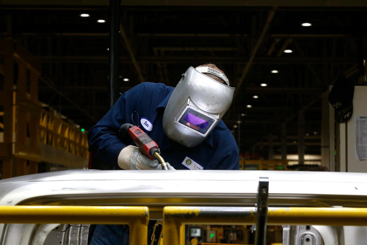 US Factory Activity Drops in November—First Decline in 3 Years
