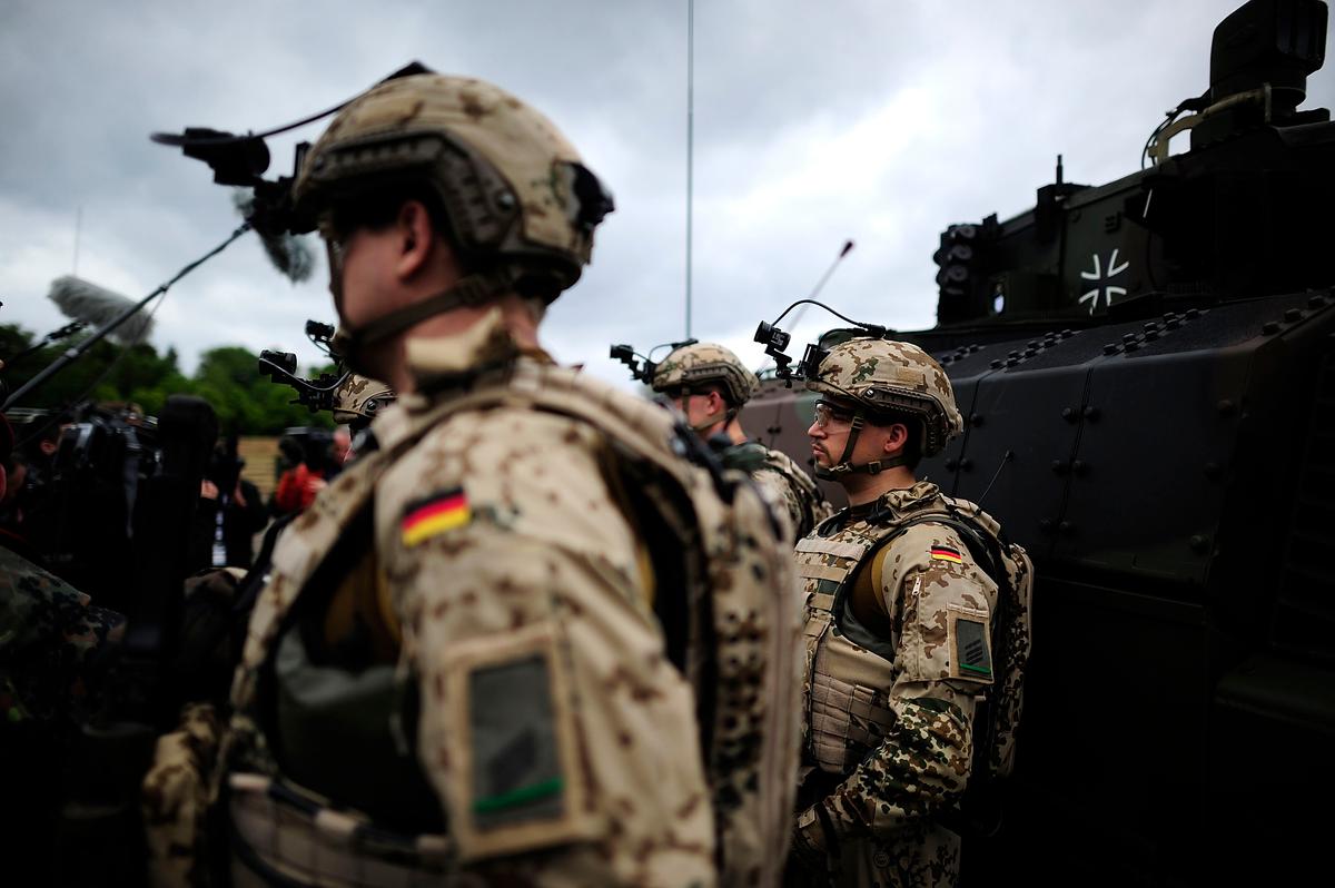 German Cabinet OKs Military Mission Against ISIS in Syria